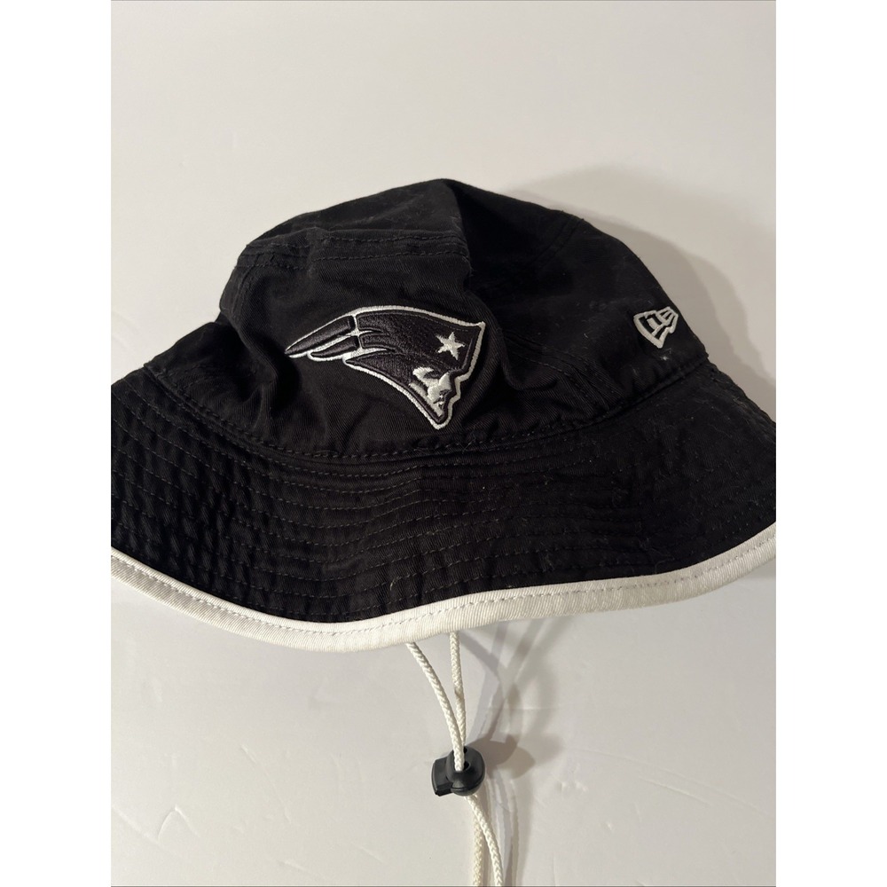 NewEra New England Patriots Bucket Hat Blackout White Size Large Draw String NFL